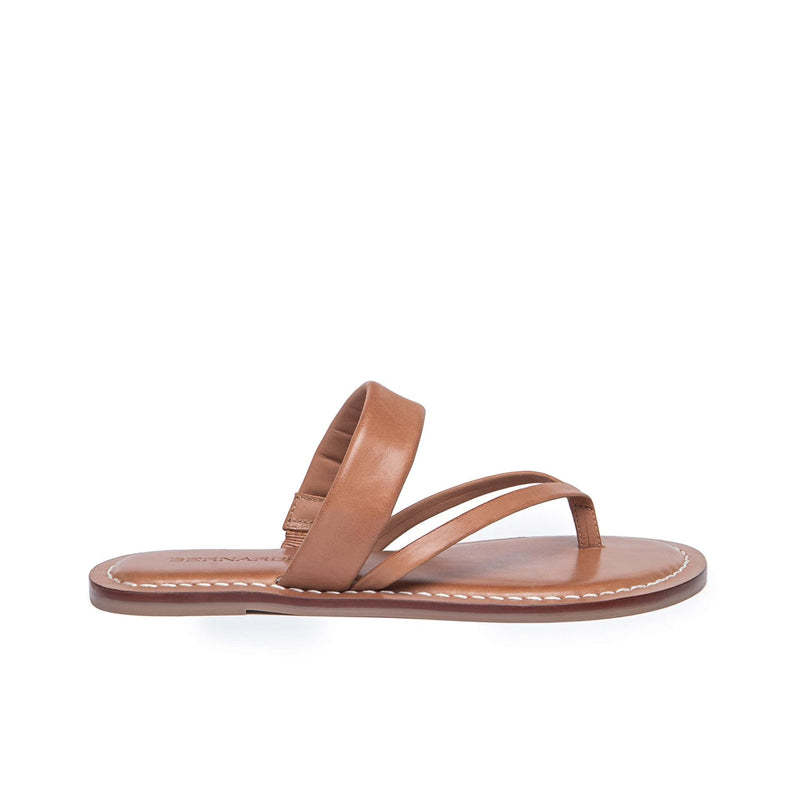 Brown Women Bernardo Leia Thong Flat Sandals | OTX856VW