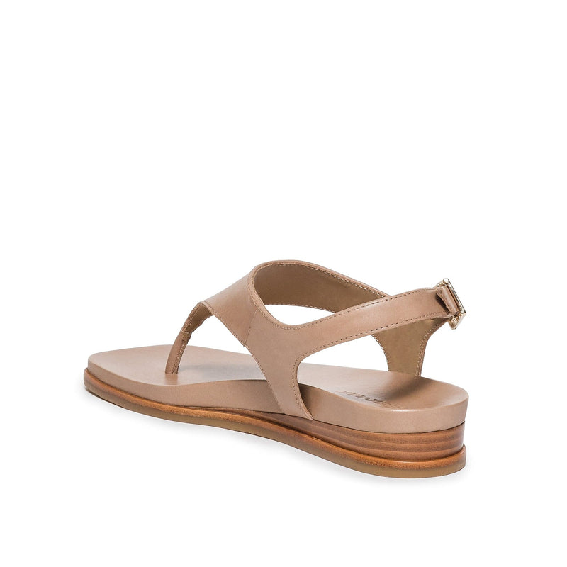 Light Brown Women Bernardo Concord Thong Flat Sandals | VVX6146XJ